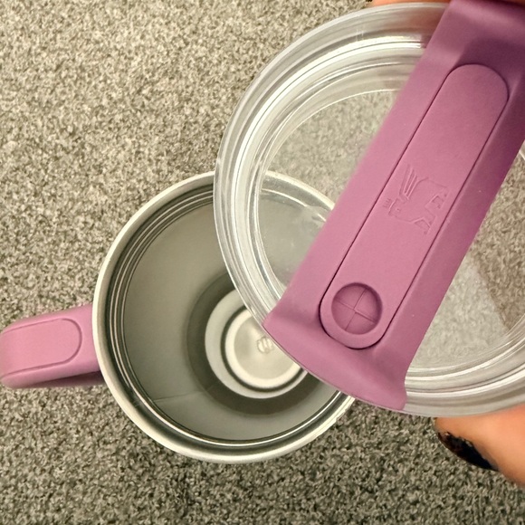 2 Stanley Insulated Mugs - chrome purple and Light tie dye purple and white - Picture 5 of 9